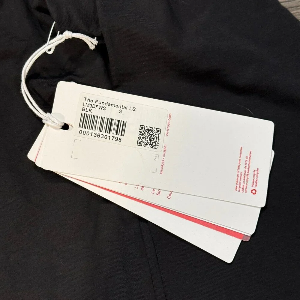 *New Lululemon Men's The Fundamentals Long Sleeve - Team Canada Black - Picture 3 of 7